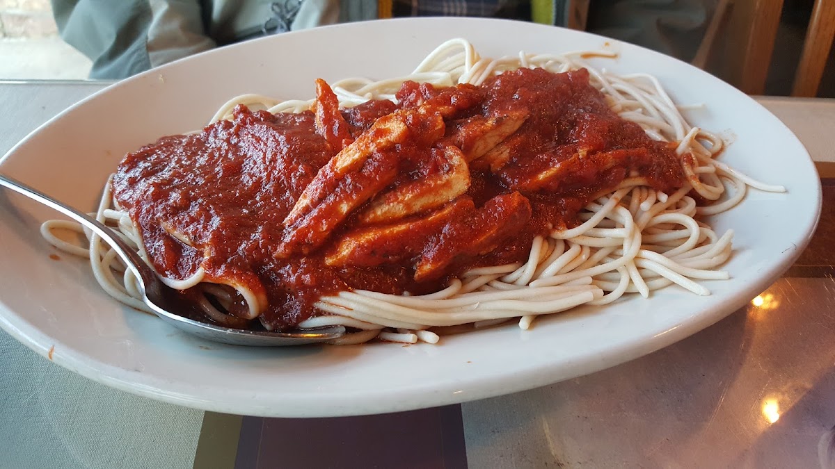 GF spaghetti with grilled chicken and marinara sauce