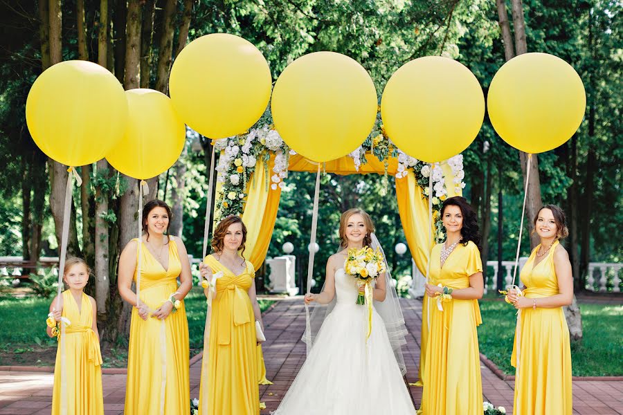 Fotografo di matrimoni Alena Parfenova (lyova). Foto del 14 novembre 2015