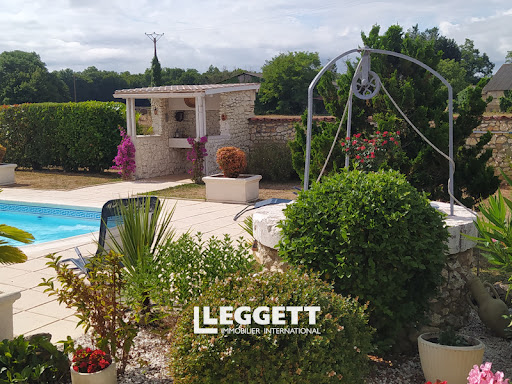 Maison avec piscine et jardin 1