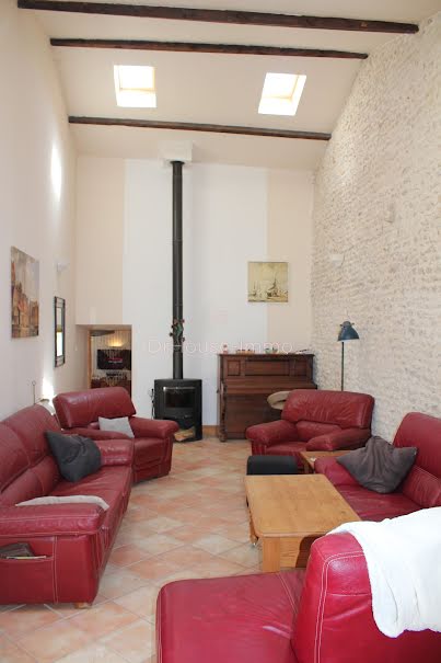 Vente maison 8 pièces 220 m² à Mirambeau (17150), 262 000 €