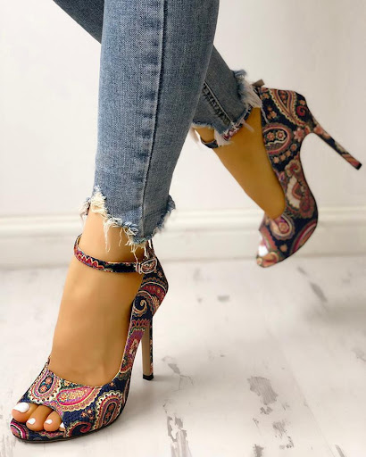 Title 3, Printed toe buckle high heels for women. Experi...