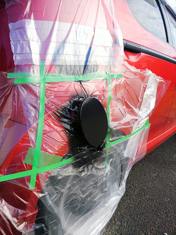 R2のチッピング塗装・適当塗装なので近くで見るの禁止・素人クオリティ・樹脂感半端ないに関するカスタム事例の投稿画像5枚目