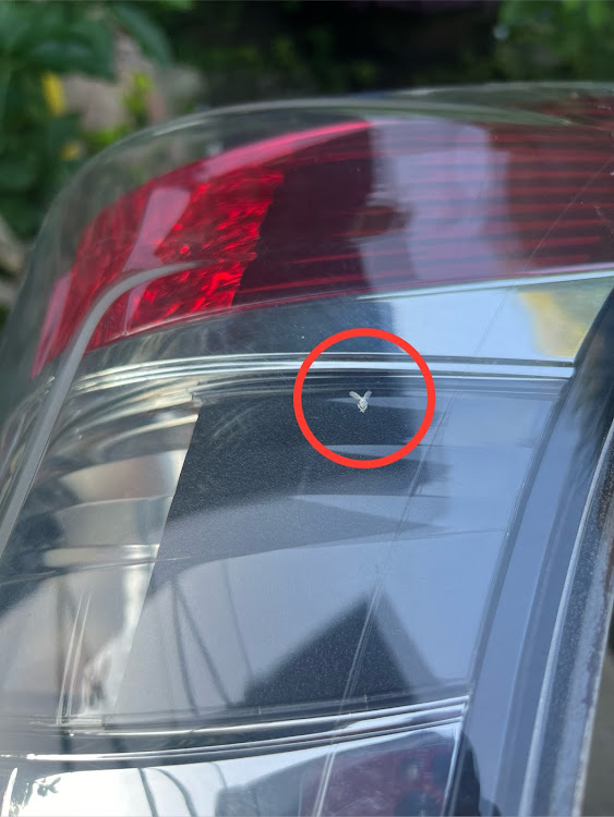 iQのずぶ濡れの愛車・コンクリート映え・雨と愛車・iQテールランプ加工・iQテールランプ割り直しに関するカスタム事例の投稿画像4枚目