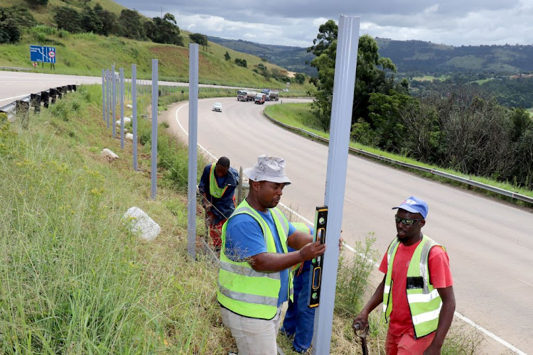 The South African National Roads Agency is erecting additional fencing on busy areas of the N2 and N3 in KwaZulu-Natal as part of efforts to ensure pedestrian safety.