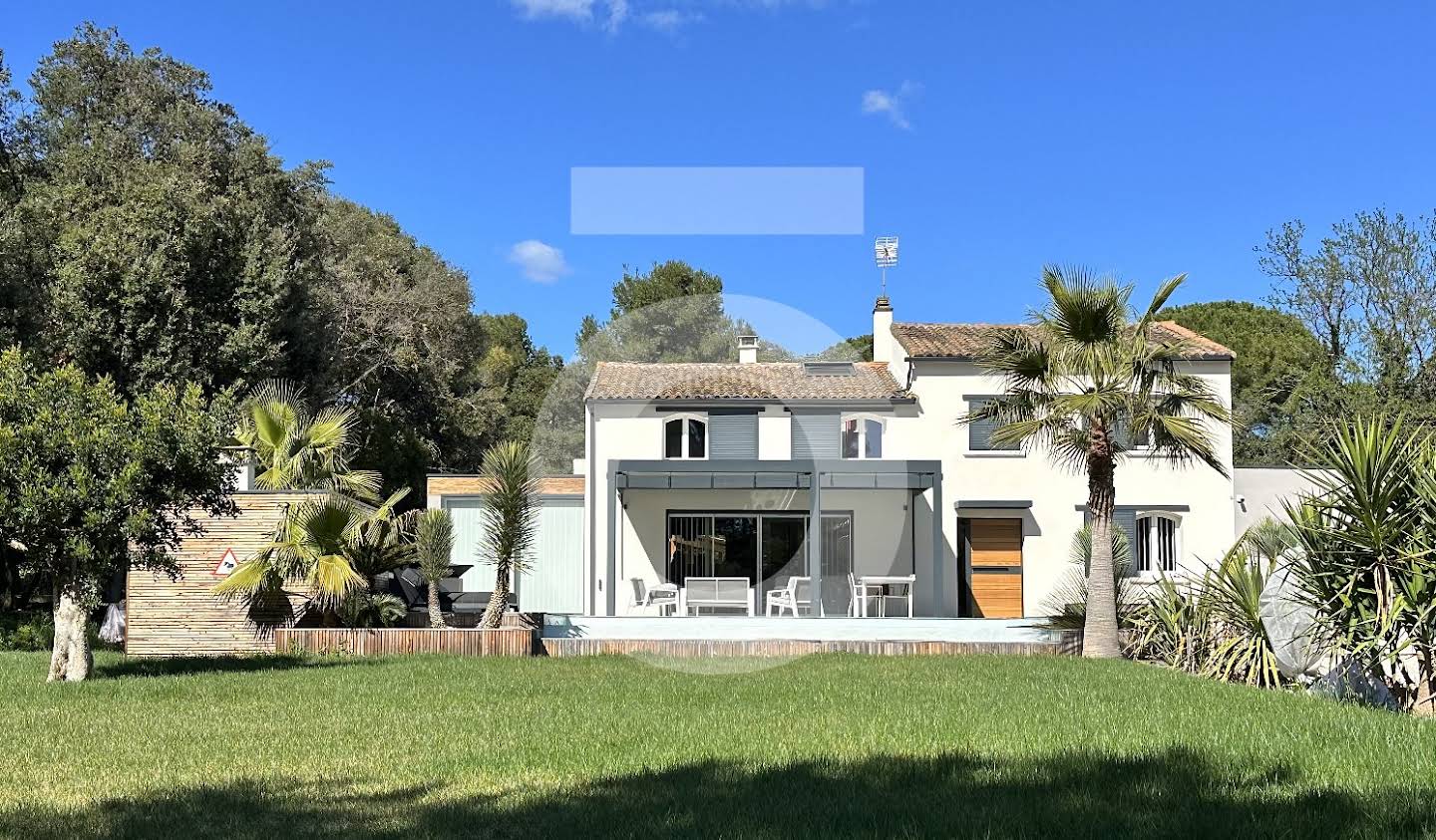 Maison avec piscine et terrasse Aubais