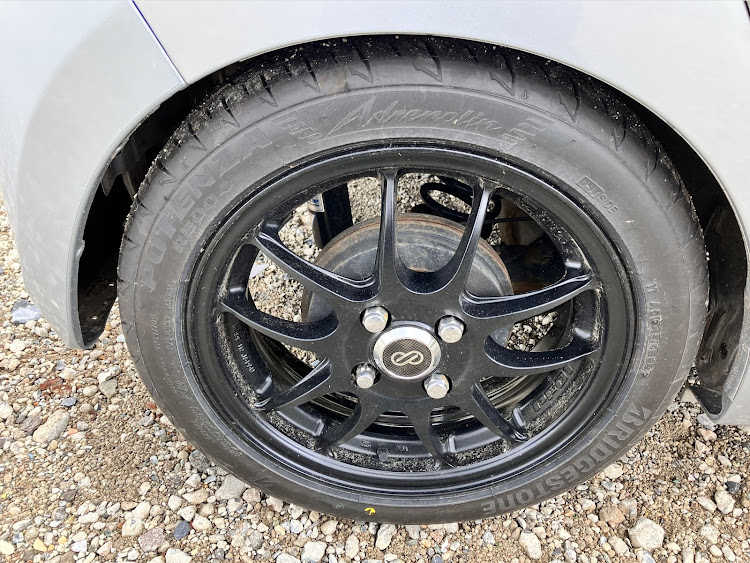 ミラのポテンザRE004・エンケイPF01に関するカスタム事例の投稿画像1枚目