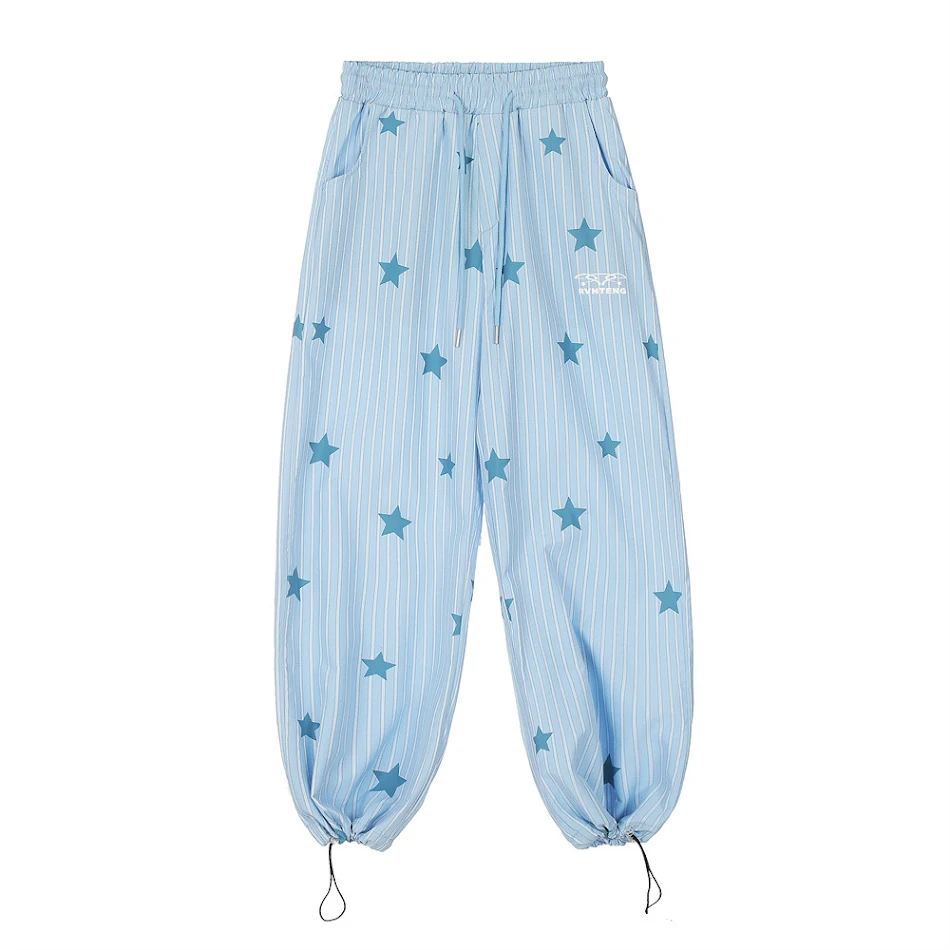 Sportieve casual broek met sterren- en strepenprint, losvallend, voor heren en dames. Comfortabel en stijlvol, ideaal voor sport en vrijetijd.