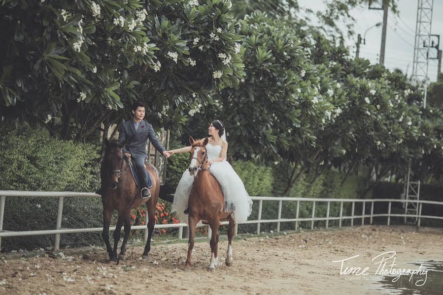 Fotógrafo de casamento Sakkarin Sodti (timephotography). Foto de 7 de setembro 2020