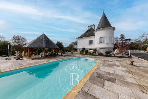 House with pool 5