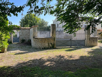 maison à Saint-Jean-d'Angély (17)