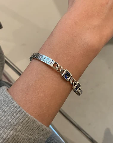 Damesarmband met zilveren stiksels - 0