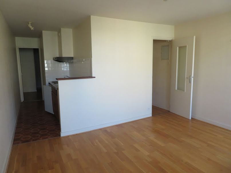 Location  appartement 2 pièces 34 m² à Bellac (87300), 340 €