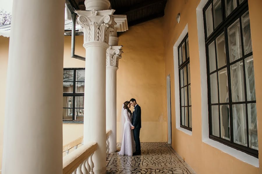 Fotógrafo de casamento Elena Lyshko (helenlyshko). Foto de 25 de fevereiro 2019