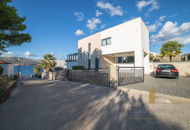 House with pool and terrace 4