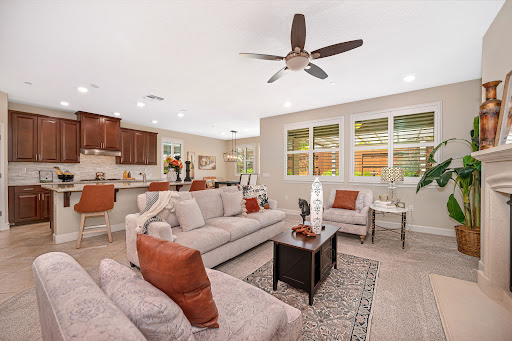 House purchase in El Dorado Hills (United States) - Open living room and kitchen with sofa and coffee table