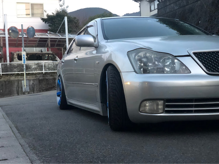 クラウンアスリートの車高タカに関するカスタム事例の投稿画像2枚目