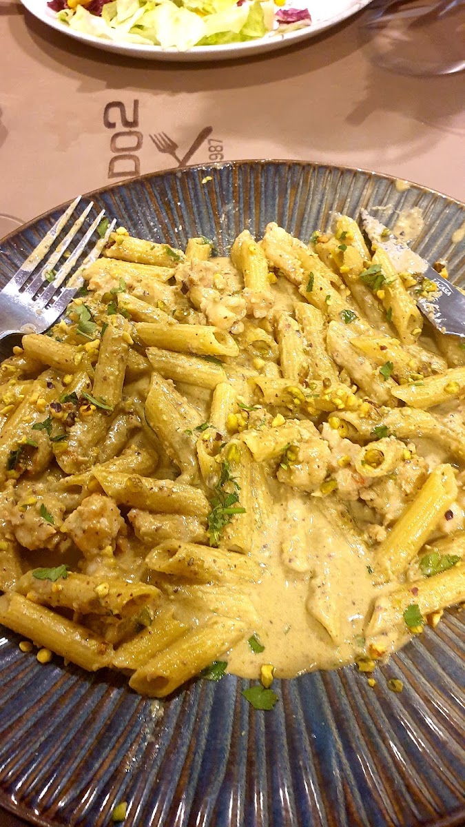 Shrimp with pistachio cream pasta
