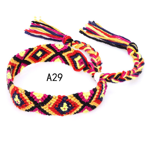 Title 17, Kleurrijke met de hand geweven armband