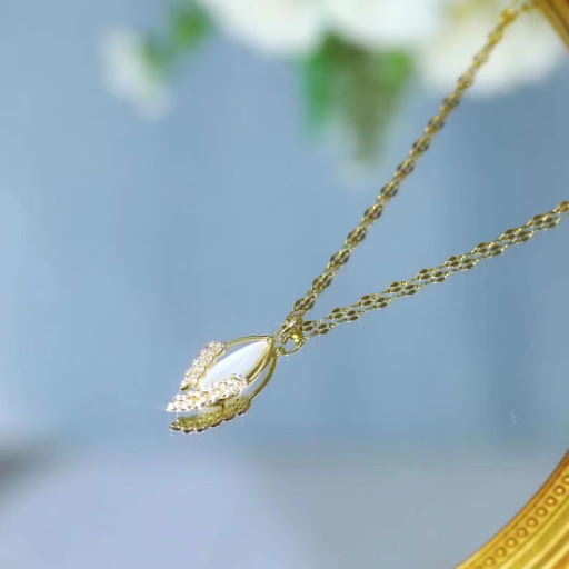 Title 5, Opal Wheat Necklace Niche Design An elegant and...