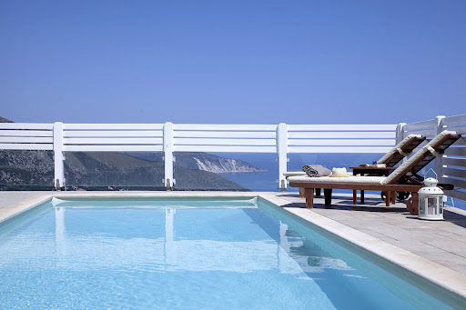 Seaside villa with pool and terrace 1