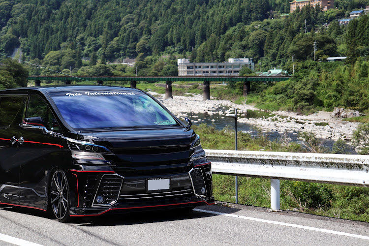 ヴェルファイアの岐阜旅行2日目・TEAM Excitación・輪止めビビリーズ・iris international・飯テロに関するカスタム事例の投稿画像1枚目