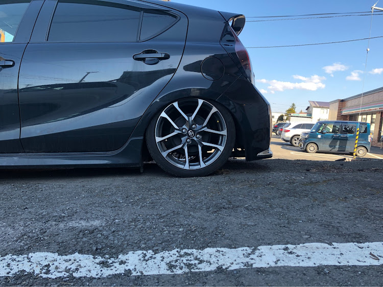 べべさんが投稿した車が好きな人と繋がりたい・車高調整・DIY・春の交通安全週間・コロナが早く終息しますようにに関するカスタム事例の投稿画像2枚目