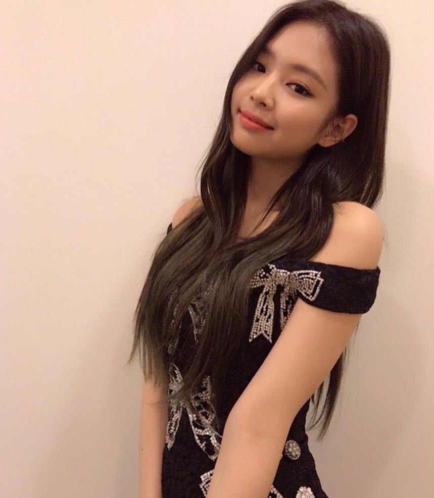 BLACKPINK's Jennie shows off her splended beauty wearing a simple