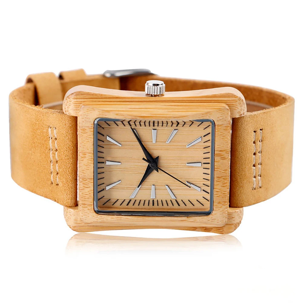 Title 2, Houten horloge met LETTERLIJK bevestigde spijke...