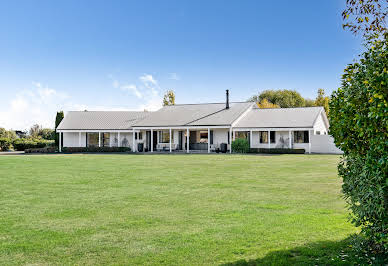 House with pool and garden 9