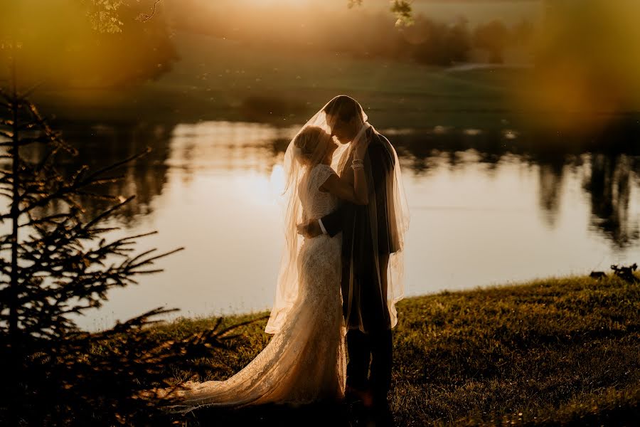 Wedding photographer Victoria Priessnitz (priessnitzphoto). Photo of 17 October 2021