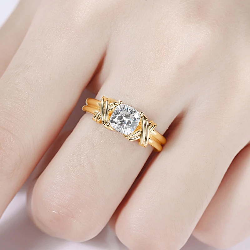 Ornement de bague à motifs entrelacés pour perçage. Parfait pour créer des motifs et des designs uniques dans vos projets créatifs et bijoux.