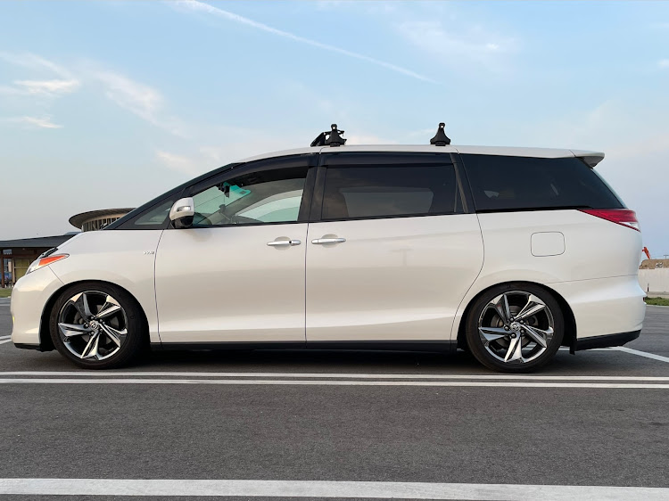 エスティマのサクラと愛車・仮想USDM・車高調整・純正流用ホイール・桜コラボに関するカスタム事例の投稿画像2枚目