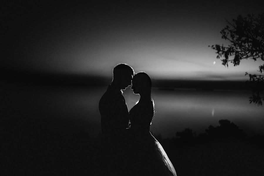 Fotógrafo de casamento Serezha Tkachenko (tkachenkos). Foto de 5 de outubro 2016