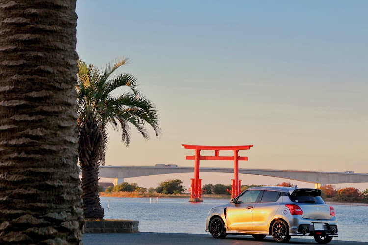スイフトスポーツの弁天島・弁天島海浜公園・弁天島で⛩鳥居コラボ・弁天島海浜公園駐車場に関するカスタム事例の投稿画像8枚目