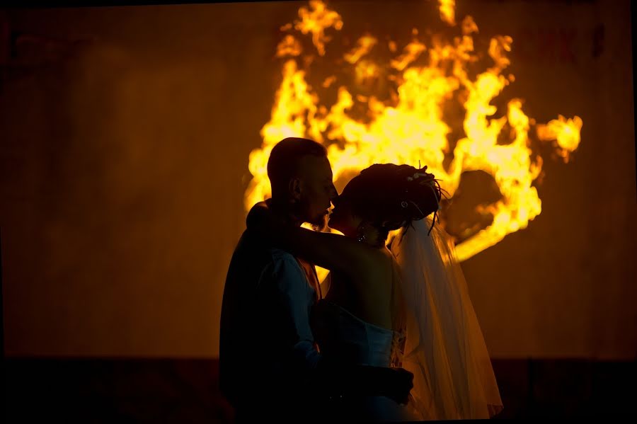 Jurufoto perkahwinan Nikolay Danyuk (danukart). Foto pada 15 November 2016