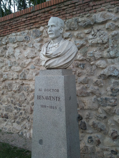 Monumento Doctor Benavente