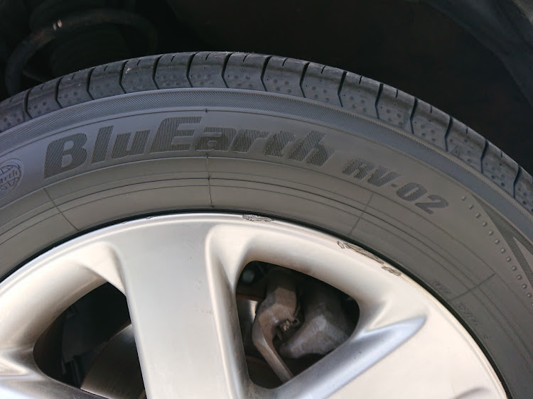 エルグランドのタイヤ交換・エルグランド・YOKOHAMA・BluEarthに関するカスタム事例の投稿画像1枚目