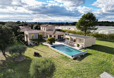 Villa avec piscine et terrasse 4