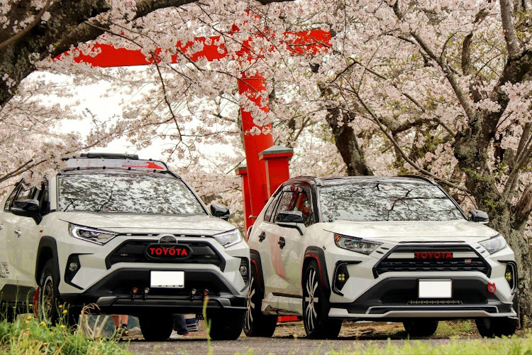 RAV4のTRM(東海　RAV4 MEETHING)・SRM・一眼レフほしい！・桜とコラボ🌸・SAKURAV4に関するカスタム事例の投稿画像2枚目