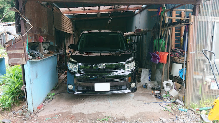 ともさんが投稿した納車記念・ヴォクシーに関するカスタム事例の投稿画像1枚目