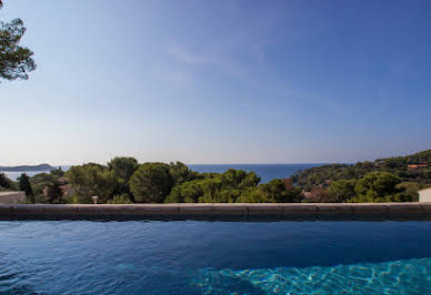 Villa avec piscine en bord de mer 3