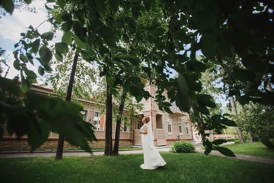 Fotógrafo de casamento Dmitriy Kiyatkin (dphoto). Foto de 2 de agosto 2017