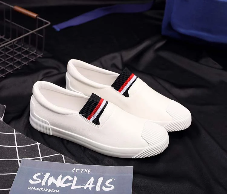 Pedal leather driving shoes with a soft sole for enhanced feel and comfort. Experience superior control and a luxurious 