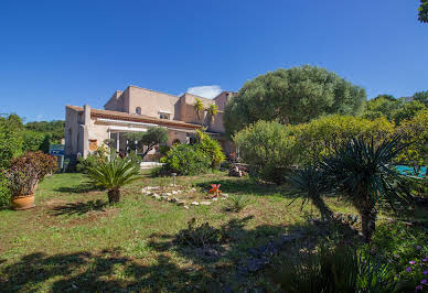 Maison avec piscine et terrasse 11