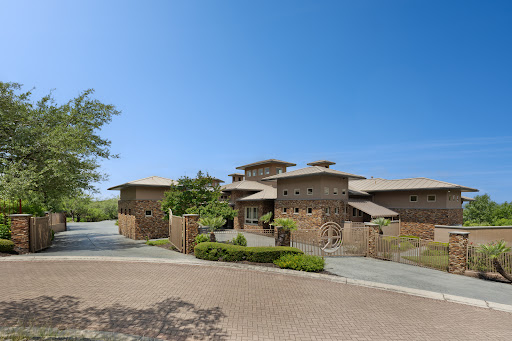 Luxury property for sale in San Antonio (United States) - Modern villa with garden and gate