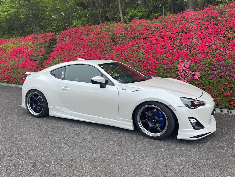 86のツツジと愛車・ハチロクはカッコいい・エアバルブキャップ・来週からGWに関するカスタム事例の投稿画像1枚目
