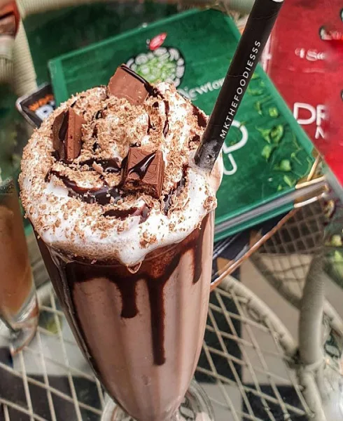 Crunchy Kit Kat Shake