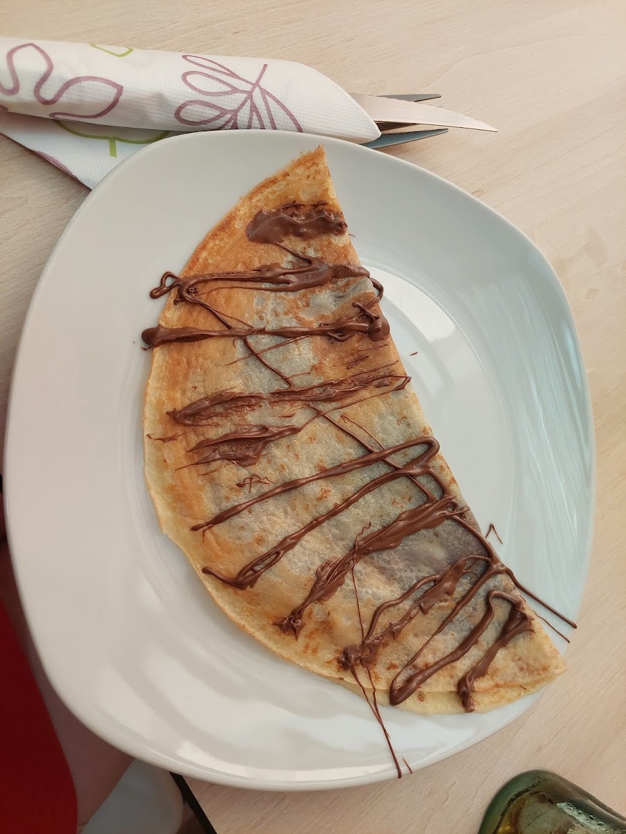 Gluten-free crepe with nutella