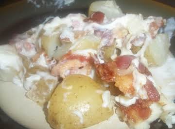 Baked potatoes with turkey bacon and cream