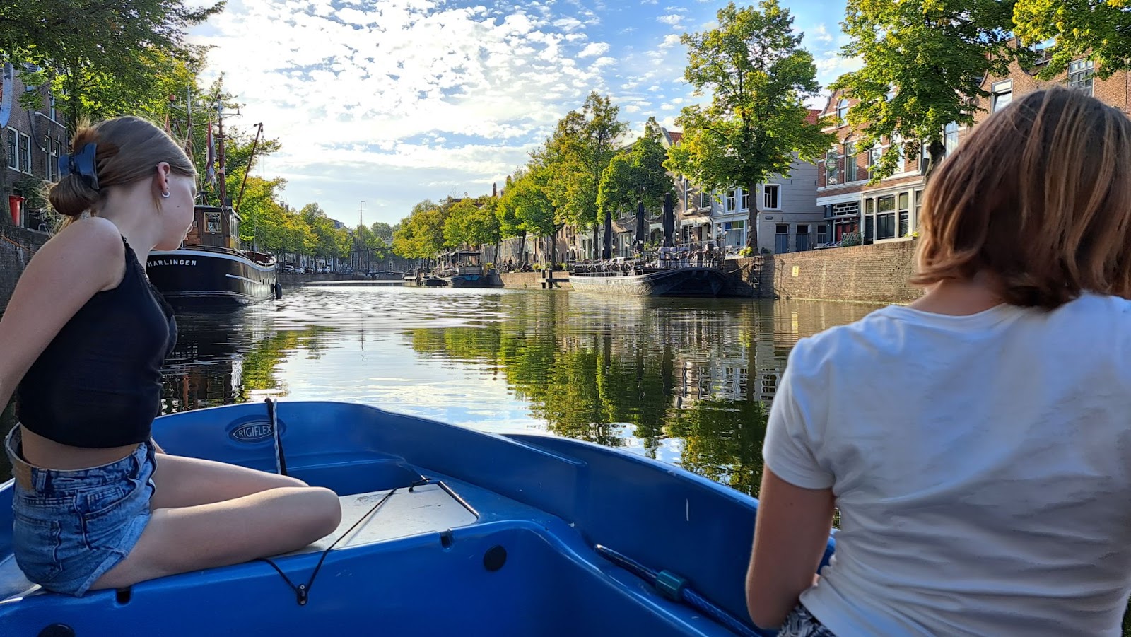 Met het bijbootje door Schiedam